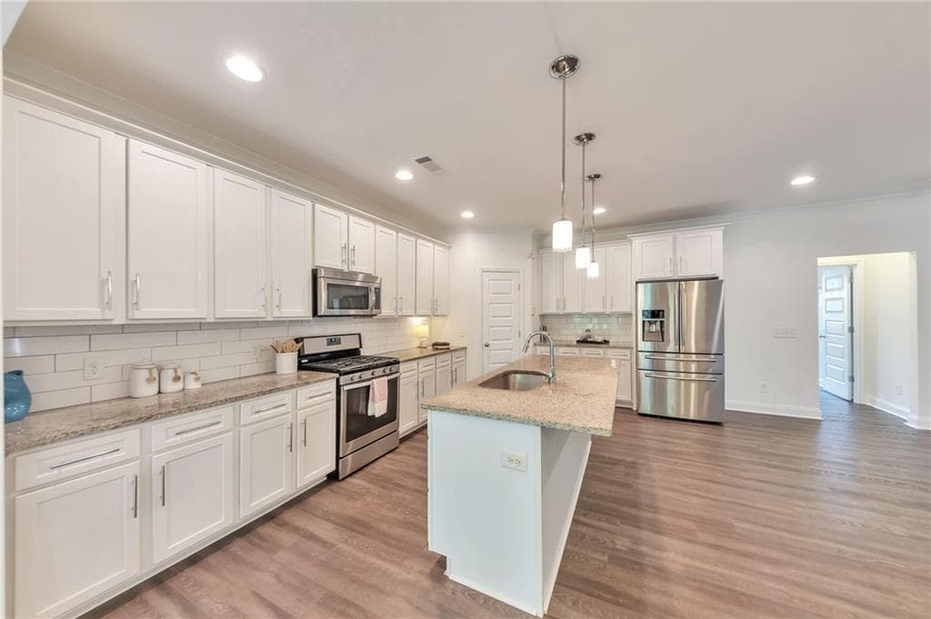 6 bedroom, 4 bathroom, 2,784 sq ft single family residence under contract at 1376 Park Trace, Atlanta, GA 30315 — photo 4