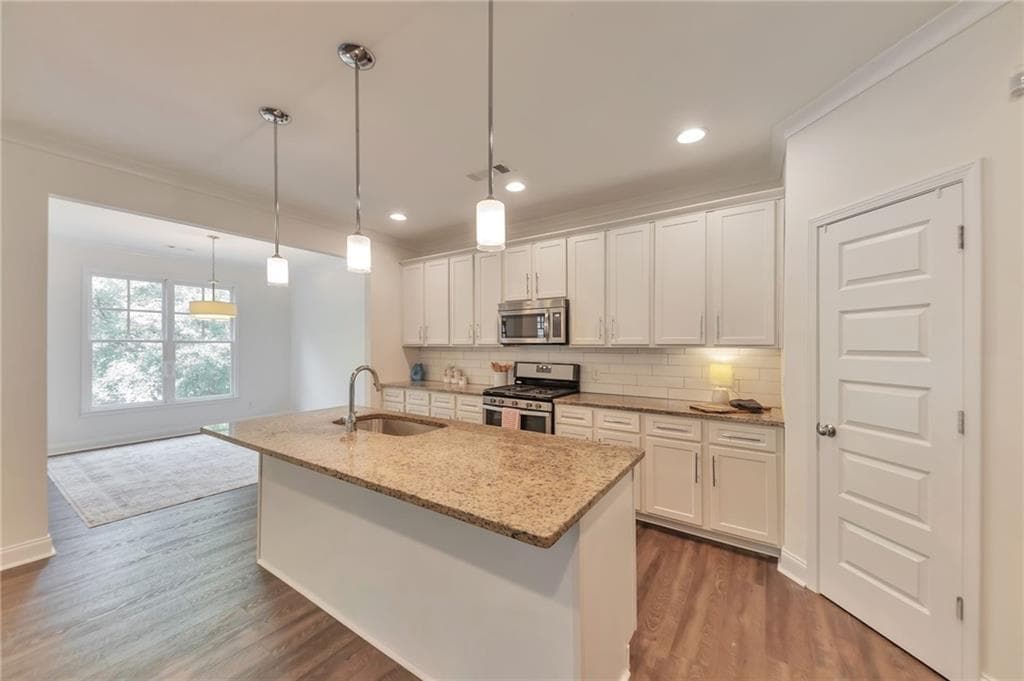 6 bedroom, 4 bathroom, 2,784 sq ft single family residence under contract at 1376 Park Trace, Atlanta, GA 30315 — photo 5