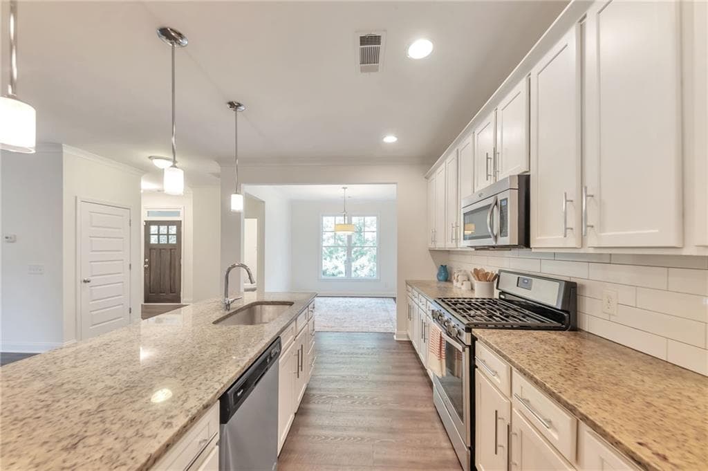 6 bedroom, 4 bathroom, 2,784 sq ft single family residence under contract at 1376 Park Trace, Atlanta, GA 30315 — photo 6