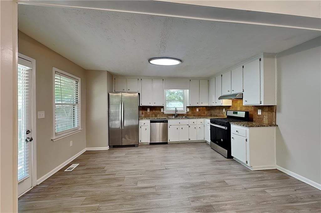 4 bedroom, 4 bathroom, 2,682 sq ft single family residence for rent at 4125 Inola Trail, Roswell, GA 30075 for $2,690 a month — photo 4