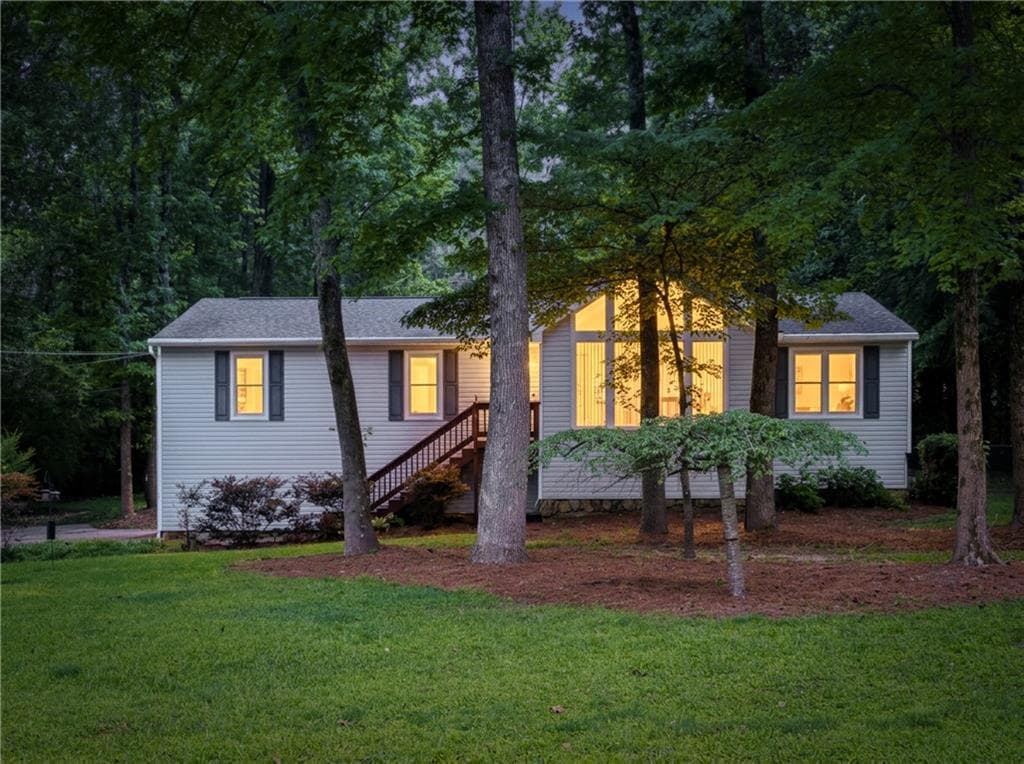 4 bedroom, 3 bathroom, 2,400 sq ft single family residence under contract at 510 Magnolia Drive, Woodstock, GA 30188 — photo 2