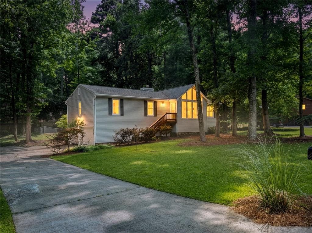 4 bedroom, 3 bathroom, 2,400 sq ft single family residence under contract at 510 Magnolia Drive, Woodstock, GA 30188 — photo 4