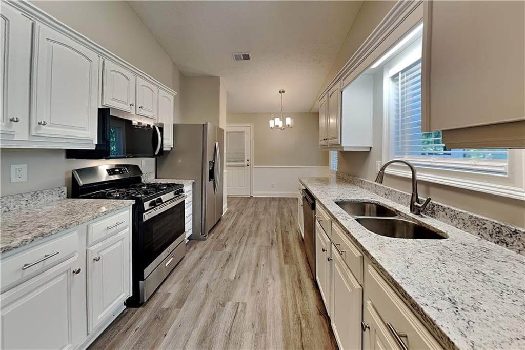 3 bedroom, 2 bathroom, 1,366 sq ft single family residence for rent at 213 Brolley Woods Drive, Woodstock, GA 30189 for $2,045 a month — photo 4