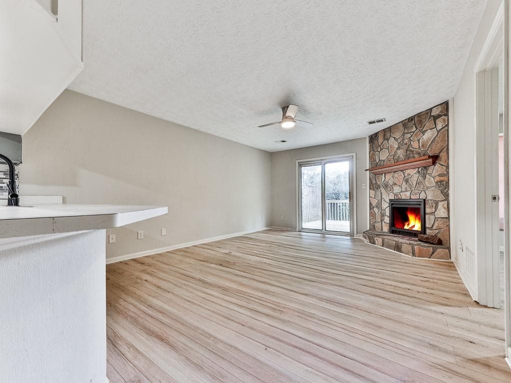 2 bedroom, 2 bathroom, 1,182 sq ft townhouse under contract at 1918 Cornell Way, Morrow, GA 30260 — photo 5