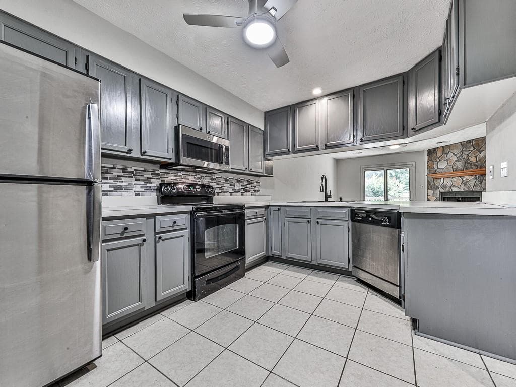 2 bedroom, 2 bathroom, 1,182 sq ft townhouse under contract at 1918 Cornell Way, Morrow, GA 30260 — photo 10