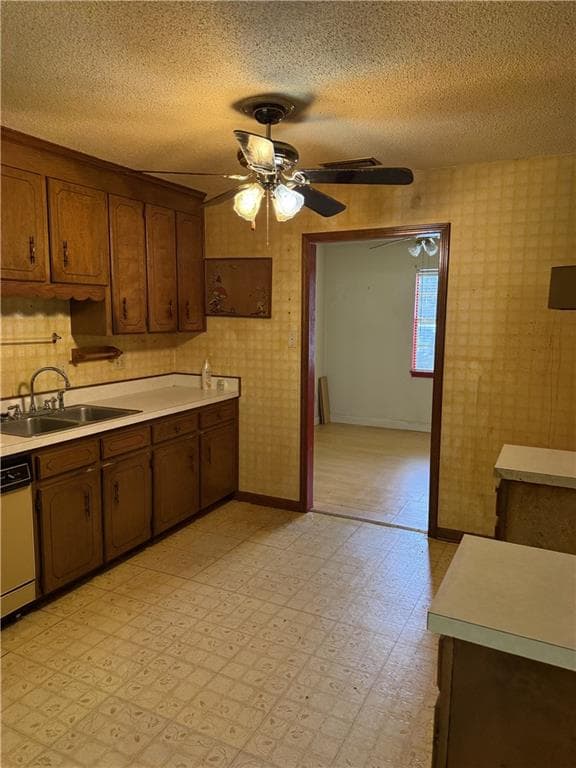 3 bedroom, 2 bathroom, 1,595 sq ft single family residence under contract at 306 Ash Court, Albany, GA 31705 — photo 2