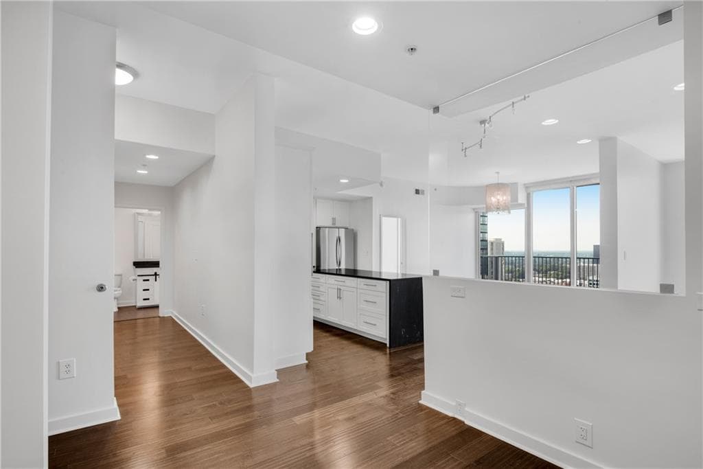 2 bedroom, 2 bathroom, 1,522 sq ft condominium under contract at 860 Peachtree Street 2409, Atlanta, GA 30308 — photo 6