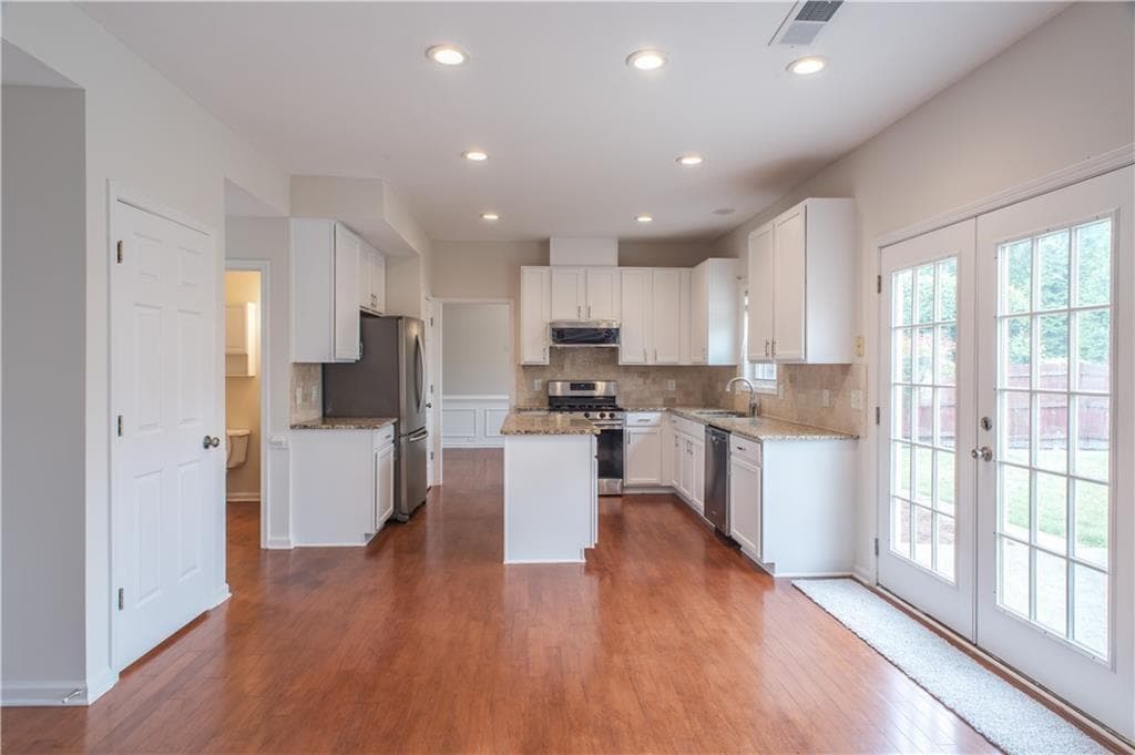 4 bedroom, 3 bathroom, 2,292 sq ft single family residence for rent at 3359 Shallowford Green Drive, Marietta, GA 30062 for $3,500 a month — photo 9