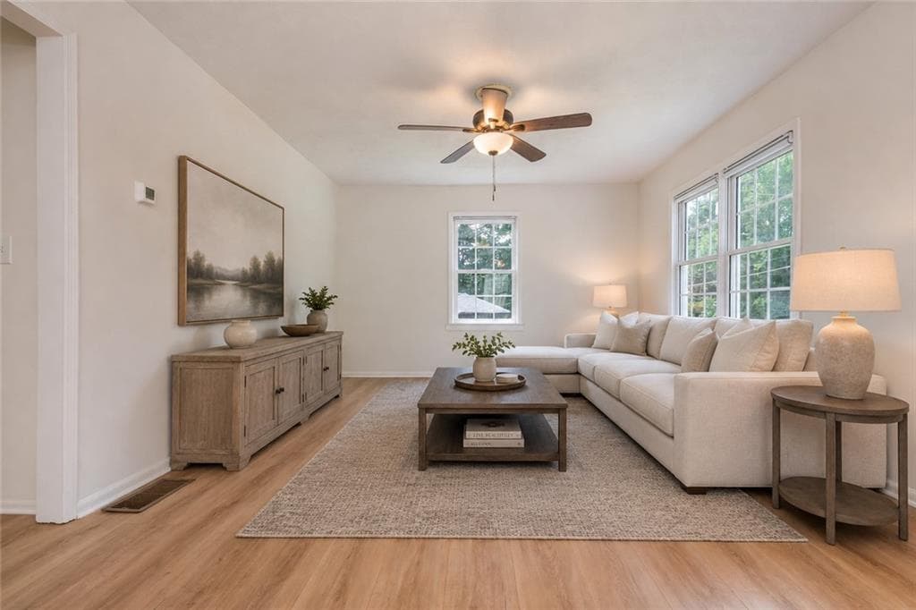 2 bedroom, 2 bathroom, 949 sq ft single family residence for sale at 704 Skyview Drive, Marietta, GA 30060 — photo 2