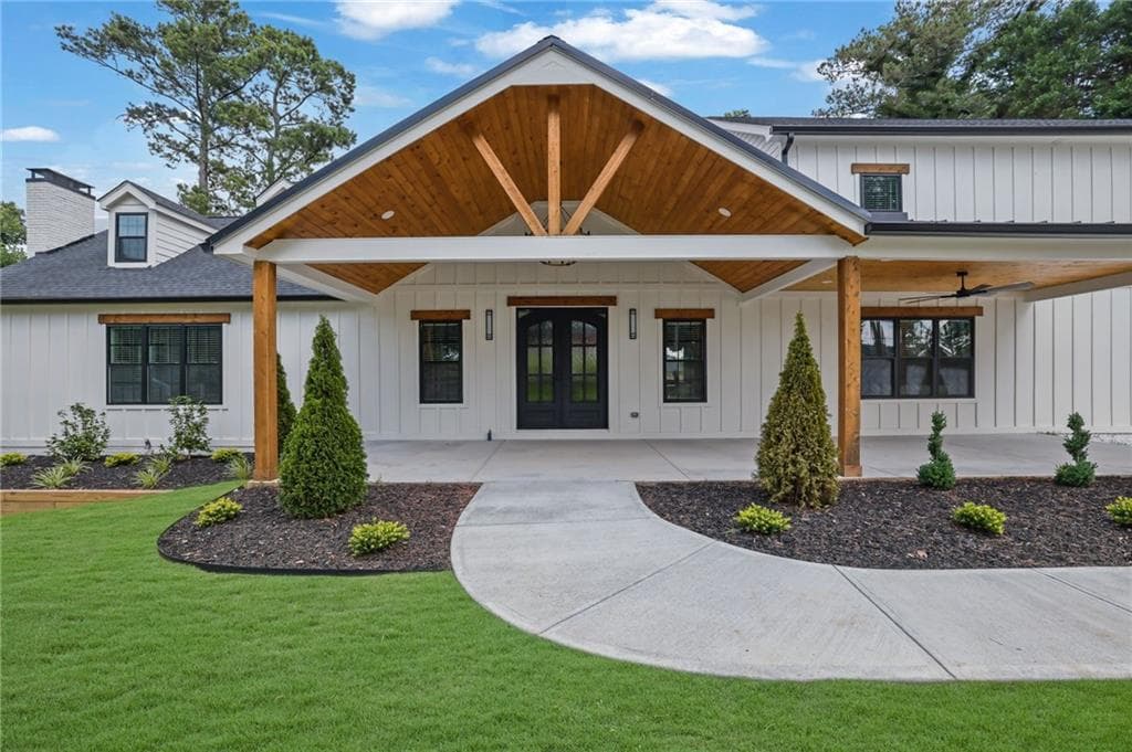 7 bedroom, 8 bathroom, 7,521 sq ft single family residence under contract at 11505 Elkins Road, Roswell, GA 30076 — photo 3