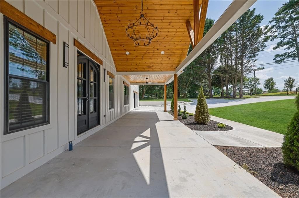 7 bedroom, 8 bathroom, 7,521 sq ft single family residence under contract at 11505 Elkins Road, Roswell, GA 30076 — photo 4