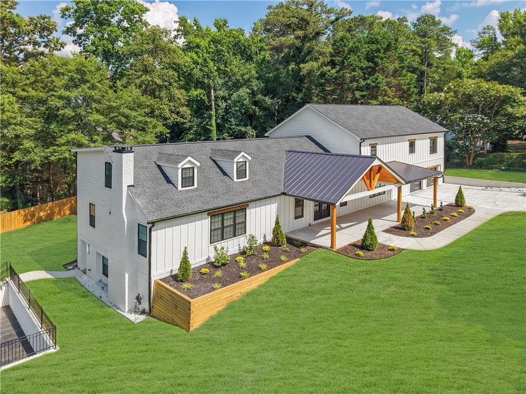 7 bedroom, 8 bathroom, 7,521 sq ft single family residence under contract at 11505 Elkins Road, Roswell, GA 30076 — photo 9