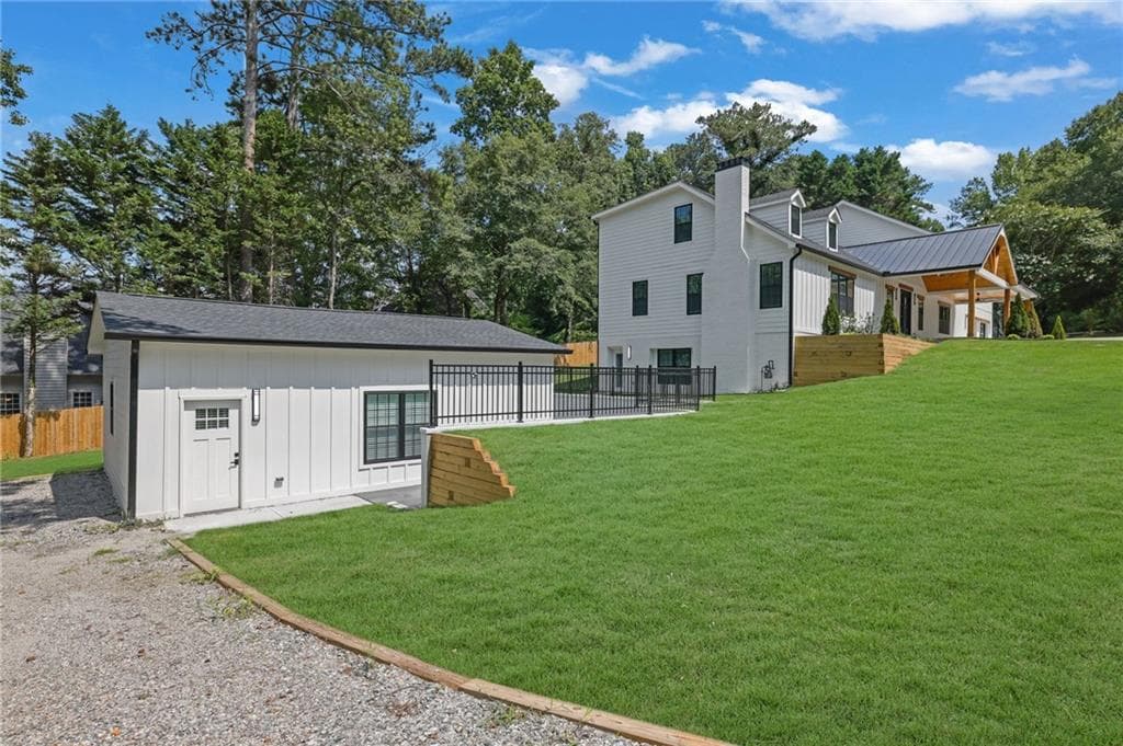 7 bedroom, 8 bathroom, 7,521 sq ft single family residence under contract at 11505 Elkins Road, Roswell, GA 30076 — photo 10