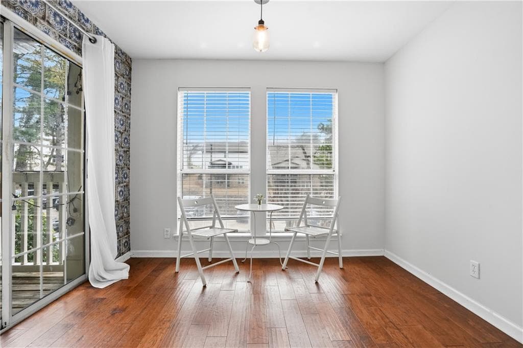 2 bedroom, 2 bathroom, 1,132 sq ft condominium for sale at 561 Cobblestone Trail, Avondale Estates, GA 30002 — photo 3