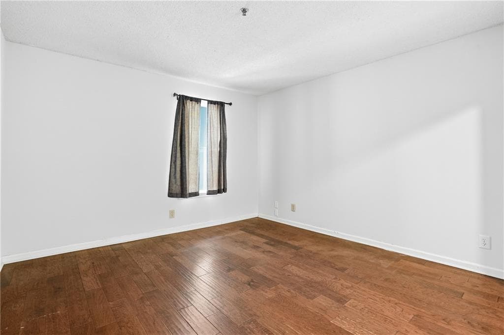2 bedroom, 2 bathroom, 1,132 sq ft condominium for sale at 561 Cobblestone Trail, Avondale Estates, GA 30002 — photo 4