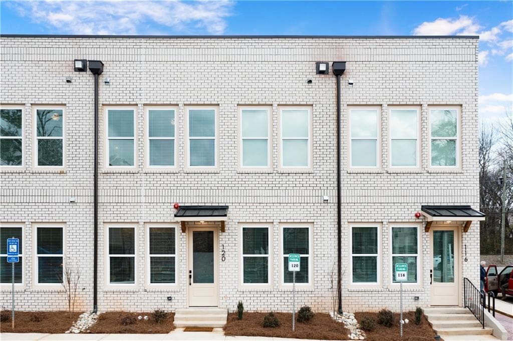 2 bedroom, 2 bathroom, 1,150 sq ft townhouse for rent at 9040 Main Street 116, Woodstock, GA 30188 for $2,700 a month — photo 2