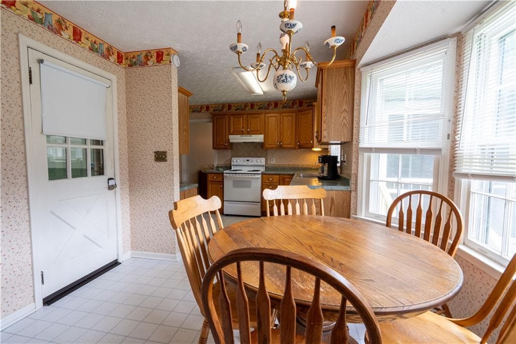 3 bedroom, 2 bathroom, 1,848 sq ft single family residence under contract at 2685 Ashworth Lake Road, Snellville, GA 30078 — photo 9