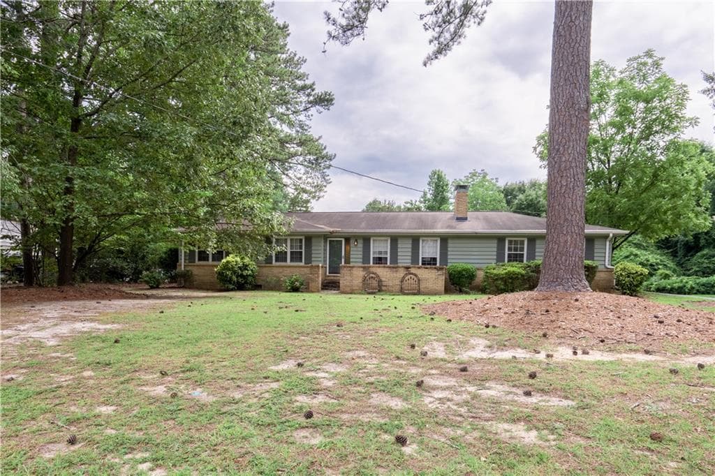 3 bedroom, 2 bathroom, 1,848 sq ft single family residence under contract at 2685 Ashworth Lake Road, Snellville, GA 30078