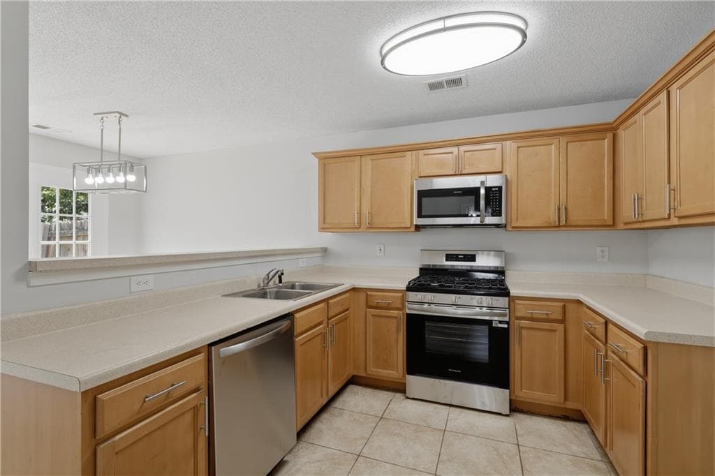 3 bedroom, 3 bathroom, 1,513 sq ft single family residence for sale at 105 Chandler Trace, Covington, GA 30016 — photo 5