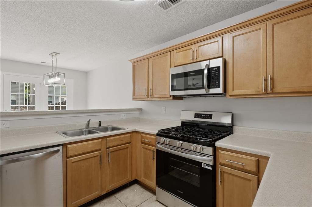 3 bedroom, 3 bathroom, 1,513 sq ft single family residence for sale at 105 Chandler Trace, Covington, GA 30016 — photo 6