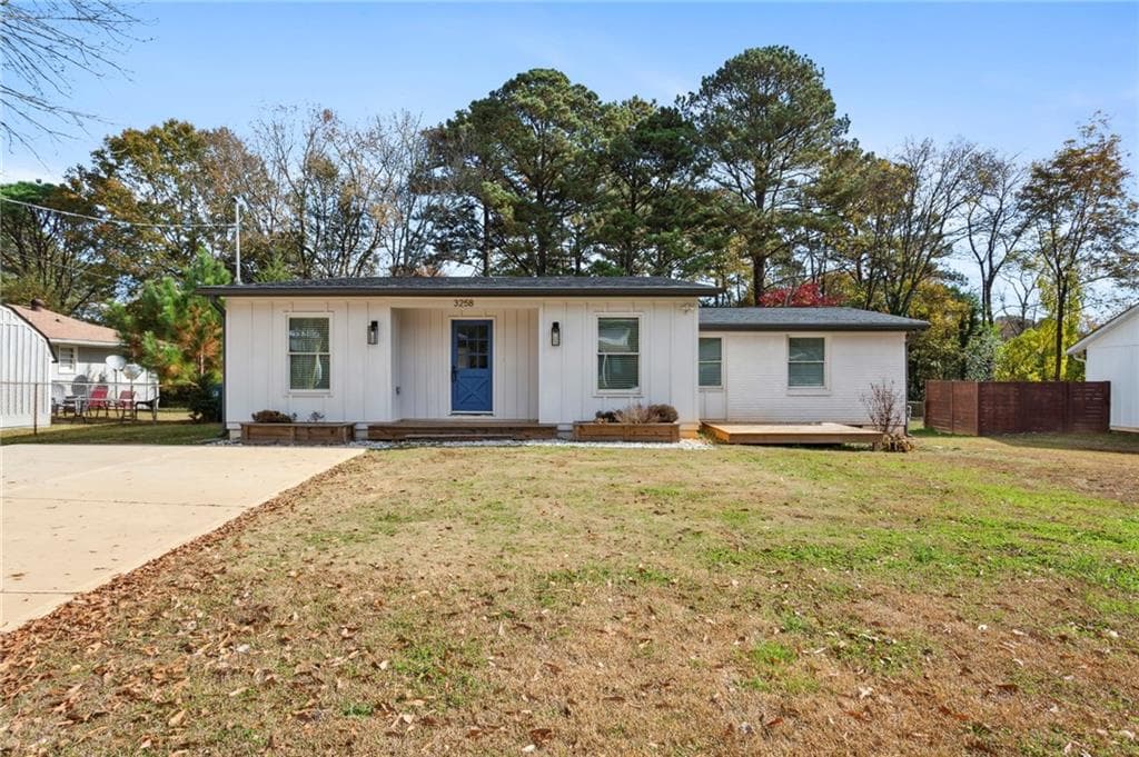 4 bedroom, 2 bathroom, 1,742 sq ft single family residence for rent at 3258 Highland Drive, Smyrna, GA 30080 for $2,995 a month — photo 1 of 44