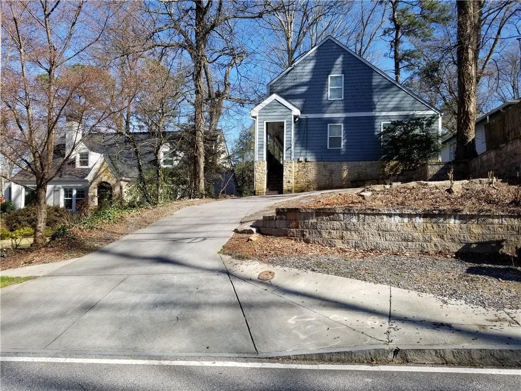 4 bedroom, 3 bathroom, 2,500 sq ft single family residence for rent at 2091 Northside Drive, Atlanta, GA 30305 for $4,000 a month — photo 1 of 29