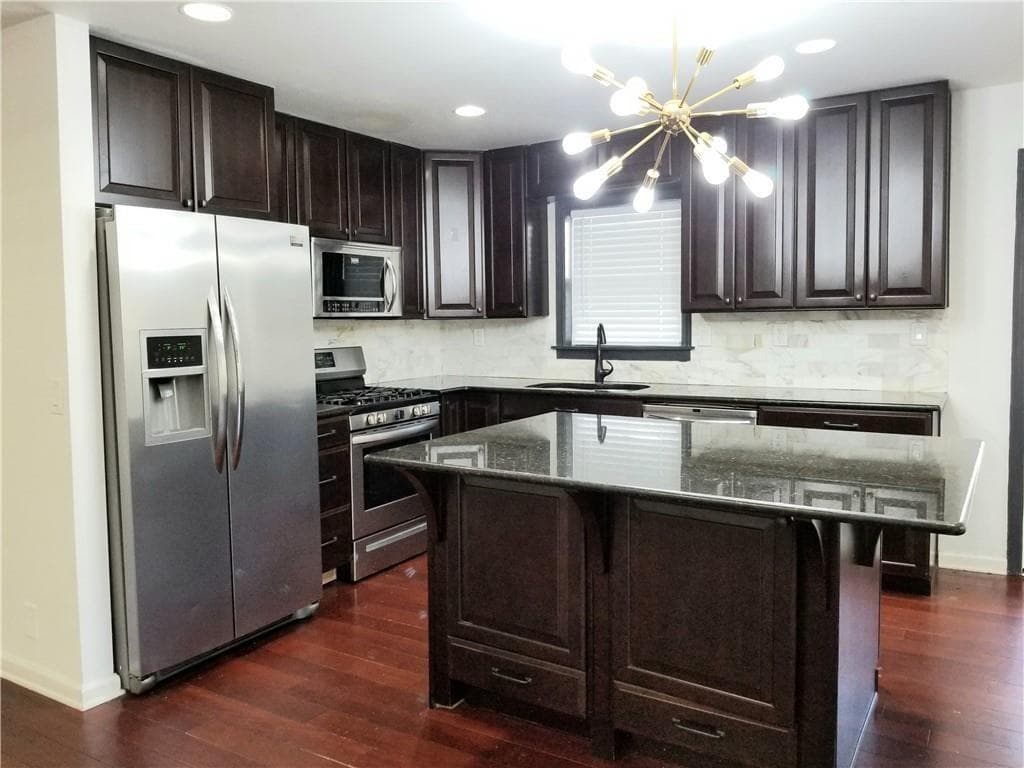 4 bedroom, 3 bathroom, 2,500 sq ft single family residence for rent at 2091 Northside Drive, Atlanta, GA 30305 for $4,000 a month — photo 3