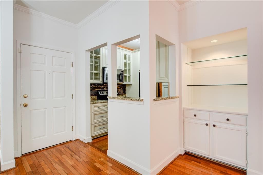 2 bedroom, 2 bathroom, 1,274 sq ft condominium for sale at 2865 Lenox Road 102, Atlanta, GA 30324 — photo 5