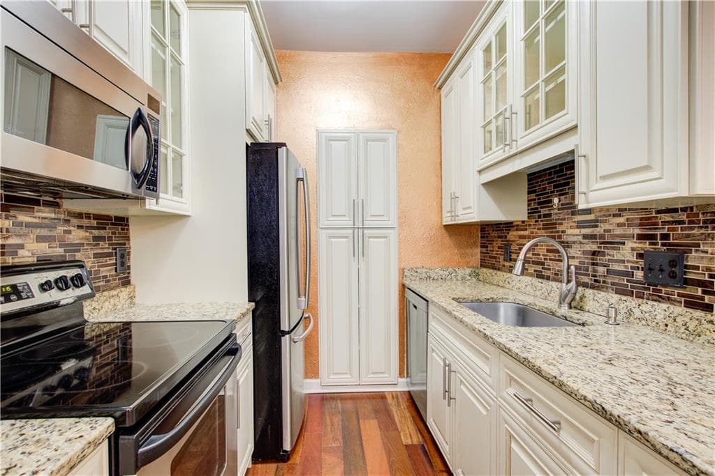 2 bedroom, 2 bathroom, 1,274 sq ft condominium for sale at 2865 Lenox Road 102, Atlanta, GA 30324 — photo 6