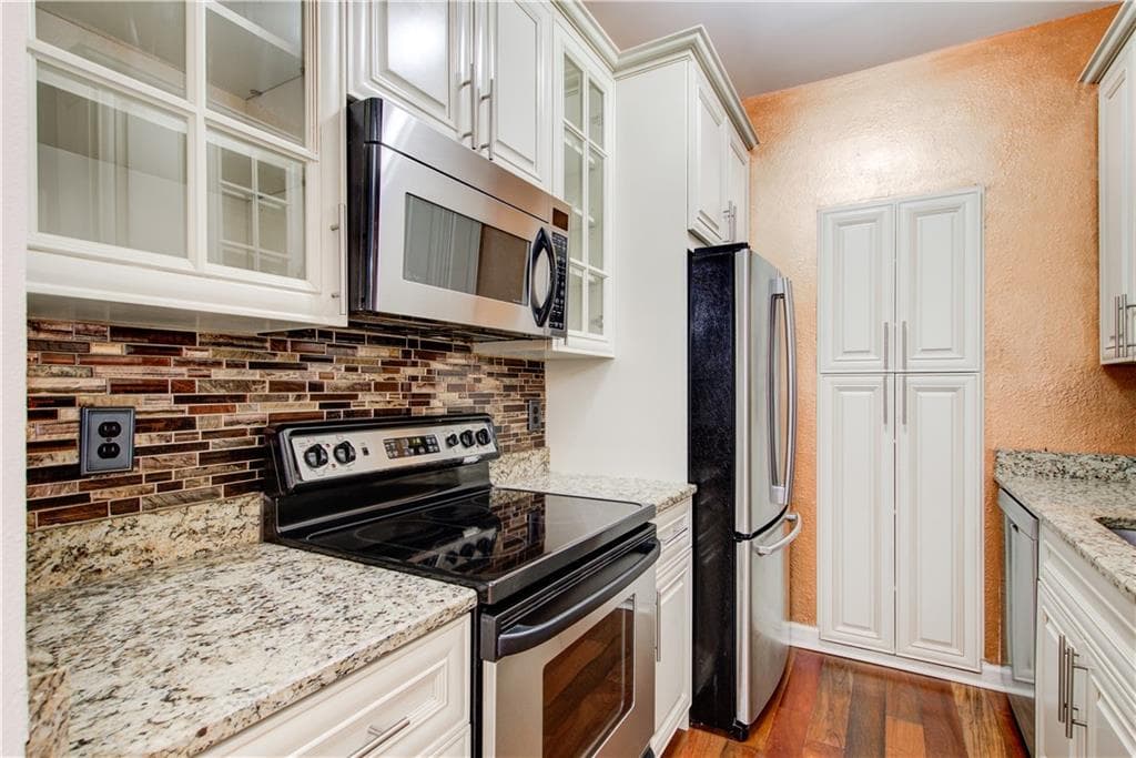 2 bedroom, 2 bathroom, 1,274 sq ft condominium for sale at 2865 Lenox Road 102, Atlanta, GA 30324 — photo 7