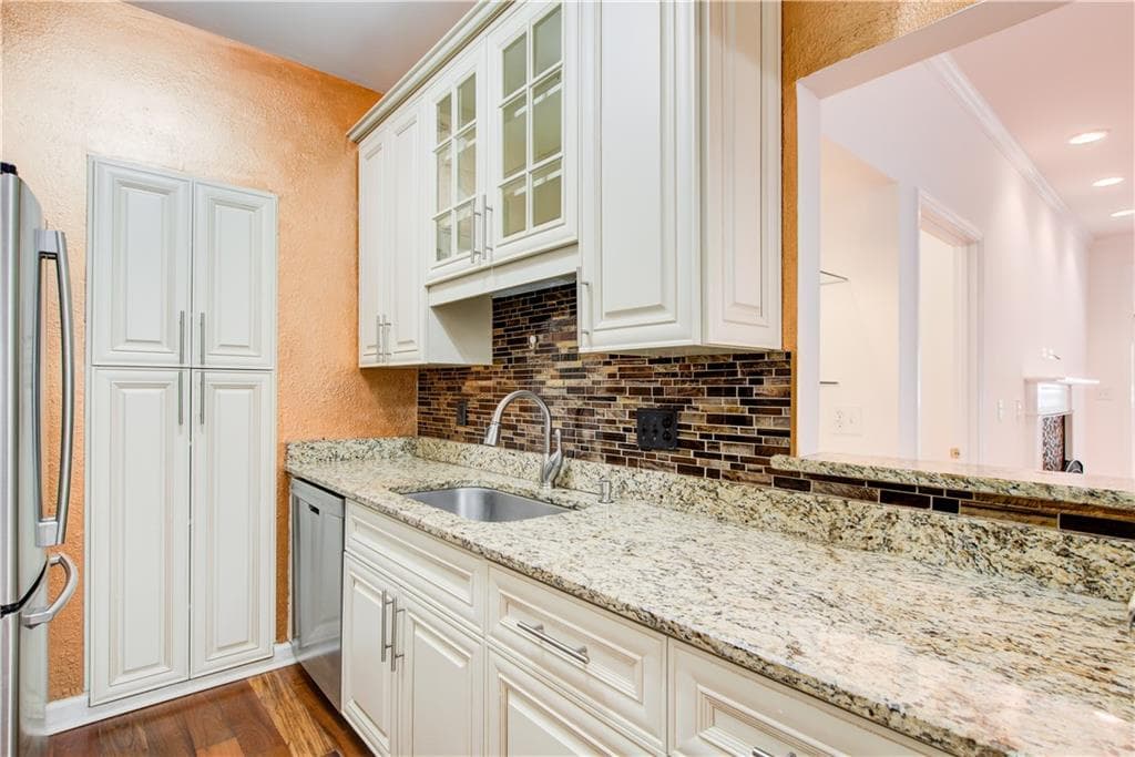 2 bedroom, 2 bathroom, 1,274 sq ft condominium for sale at 2865 Lenox Road 102, Atlanta, GA 30324 — photo 8