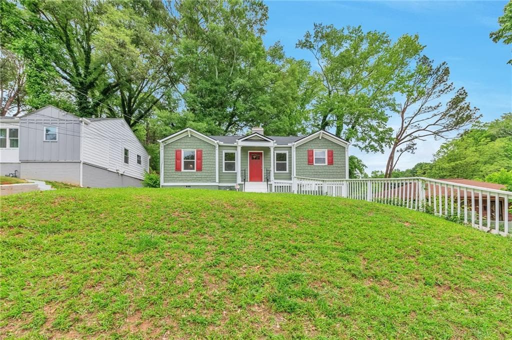 4 bedroom, 2 bathroom, 1,115 sq ft single family residence for sale at 880 Pinehurst Terrace, Atlanta, GA 30310 — photo 2