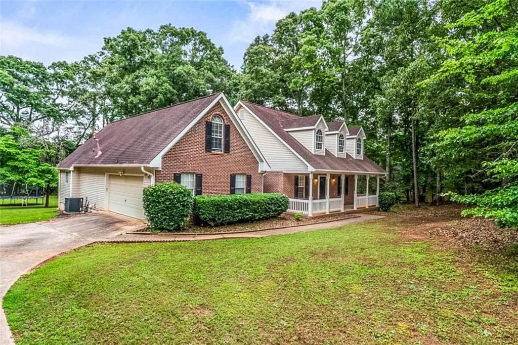 3 bedroom, 2 bathroom, 2,026 sq ft single family residence for sale at 1020 Shumard Lane, Mcdonough, GA 30252 — photo 3