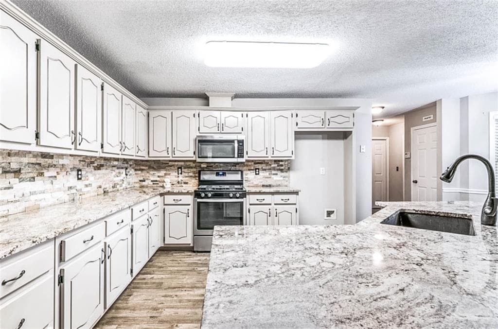 3 bedroom, 2 bathroom, 2,026 sq ft single family residence for sale at 1020 Shumard Lane, Mcdonough, GA 30252 — photo 7
