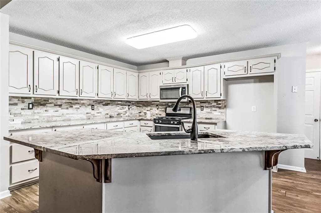 3 bedroom, 2 bathroom, 2,026 sq ft single family residence for sale at 1020 Shumard Lane, Mcdonough, GA 30252 — photo 9