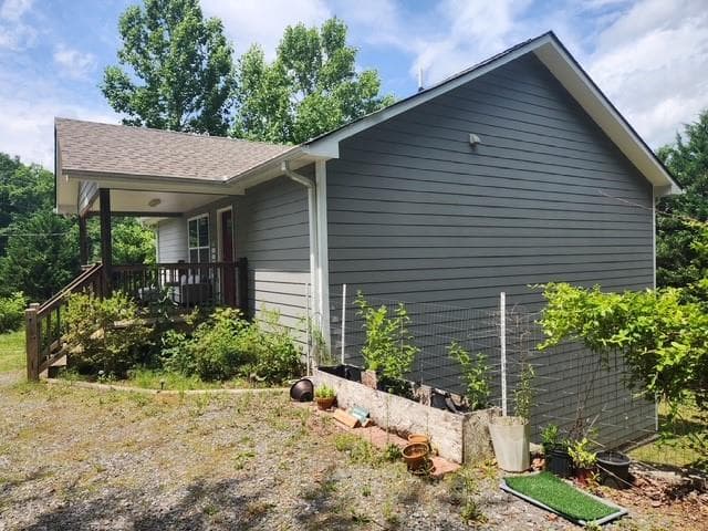 3 bedroom, 3 bathroom, 2,160 sq ft single family residence for sale at 69 Sequoia Lane, Blue Ridge, GA 30513 — photo 1 of 10