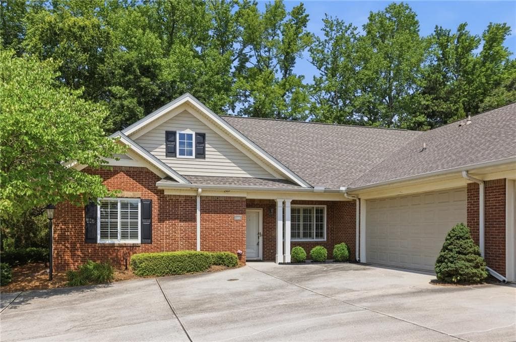 3 bedroom, 2 bathroom, 2,121 sq ft condominium sold at 1599 Arbor Green Court 303, Kennesaw, GA 30152