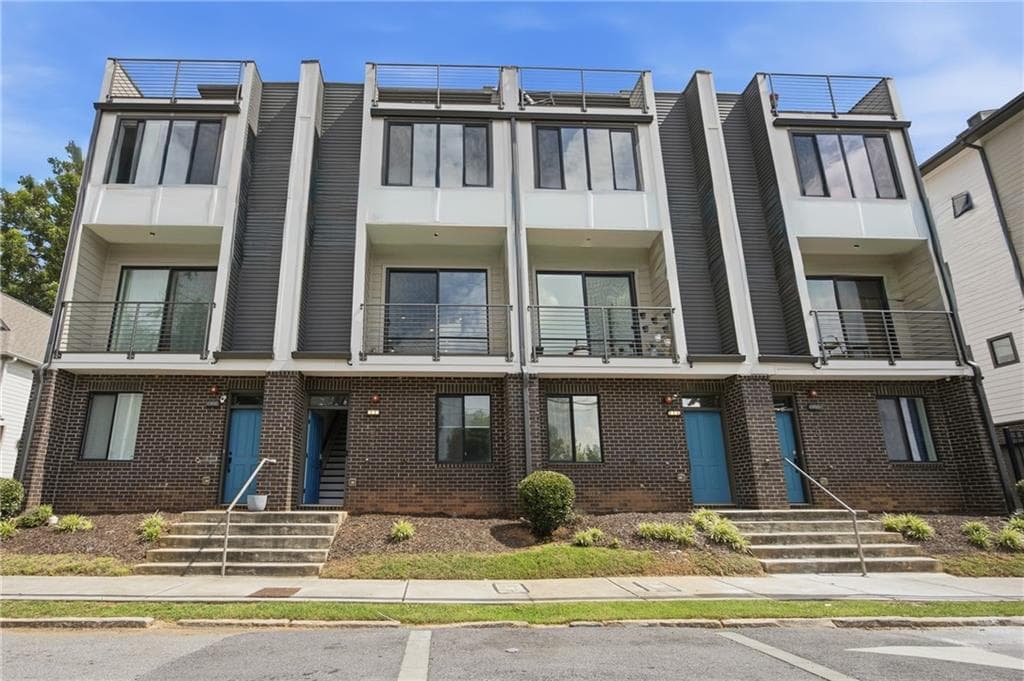 3 bedroom, 5 bathroom, 1,815 sq ft townhouse for rent at 211 Bass Street 10, Atlanta, GA 30315 for $2,925 a month — photo 2