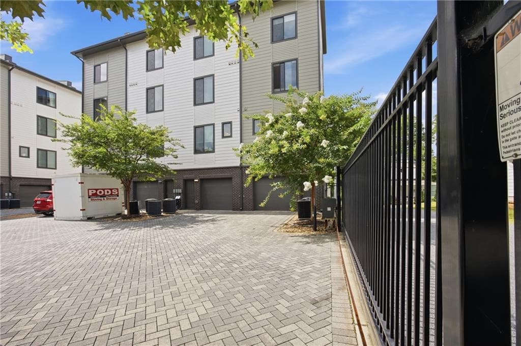3 bedroom, 5 bathroom, 1,815 sq ft townhouse for rent at 211 Bass Street 10, Atlanta, GA 30315 for $2,925 a month — photo 4