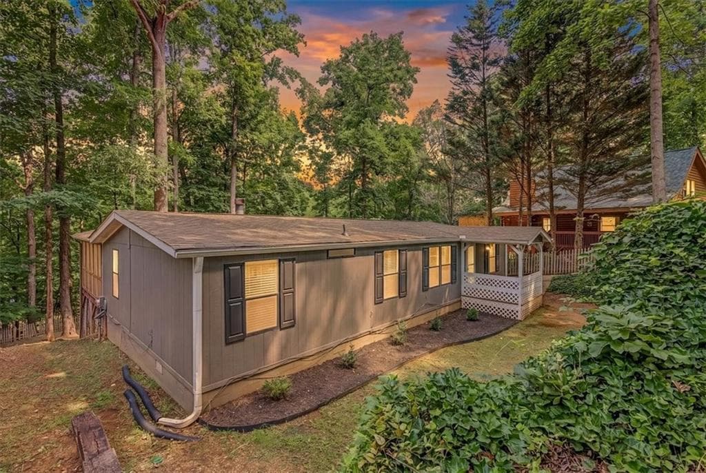 3 bedroom, 2 bathroom, 1,248 sq ft single family residence for sale at 6695 Thunder Trail, Gainesville, GA 30506 — photo 1 of 53