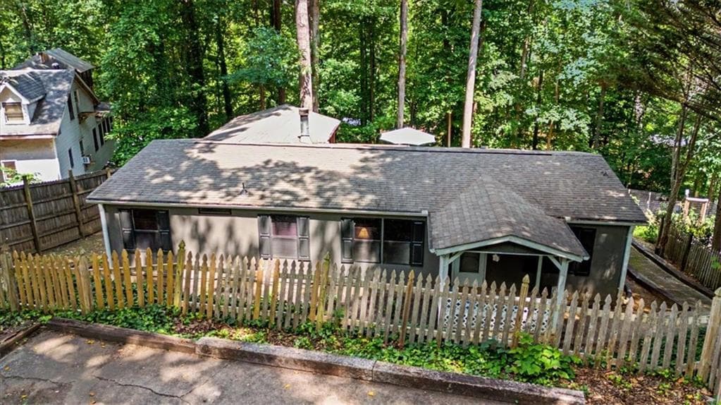 3 bedroom, 2 bathroom, 1,248 sq ft single family residence for sale at 6695 Thunder Trail, Gainesville, GA 30506 — photo 2