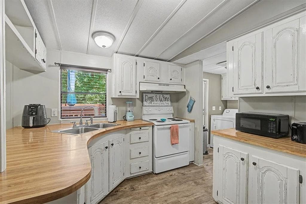 3 bedroom, 2 bathroom, 1,248 sq ft single family residence for sale at 6695 Thunder Trail, Gainesville, GA 30506 — photo 9