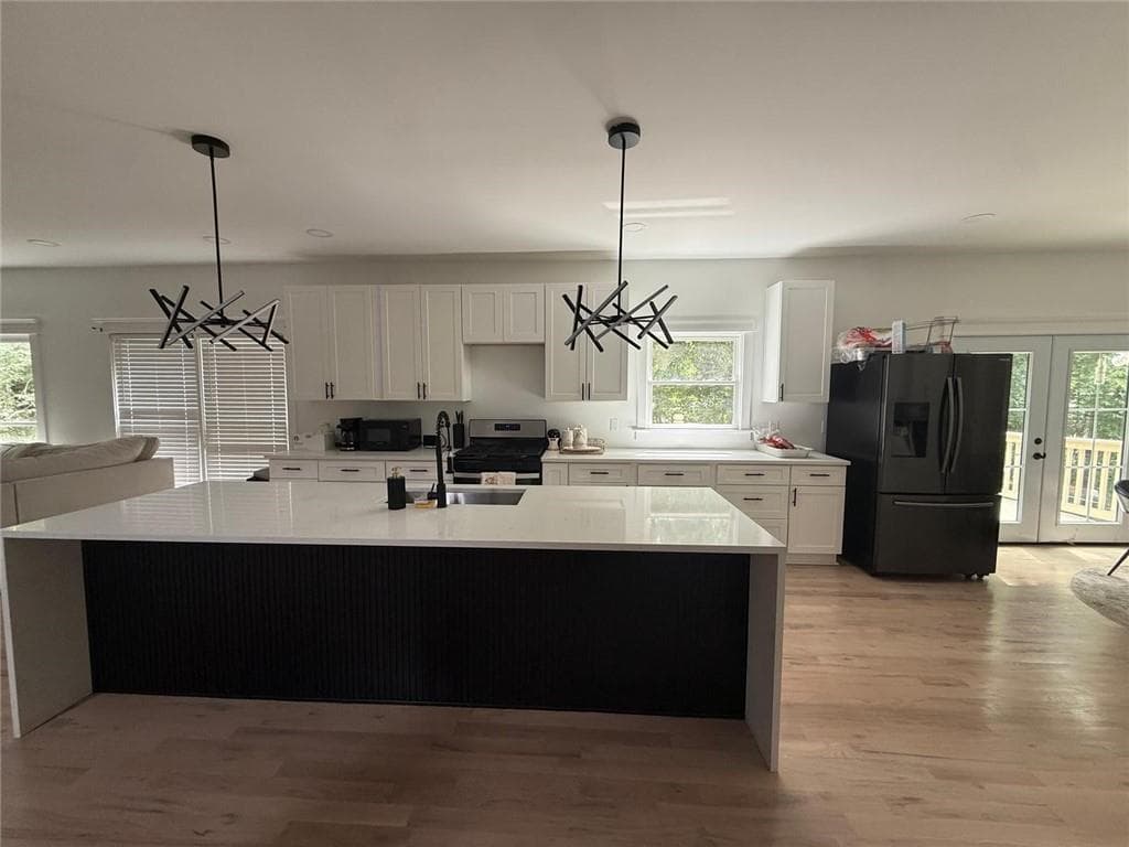 4 bedroom, 3 bathroom, 2,901 sq ft single family residence for sale at 35 Parkview Trace Pass, Lilburn, GA 30047 — photo 4