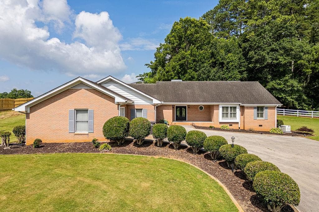 3 bedroom, 3 bathroom, 2,869 sq ft single family residence for sale at 210 Wildwood Drive, Cartersville, GA 30120 — photo 4