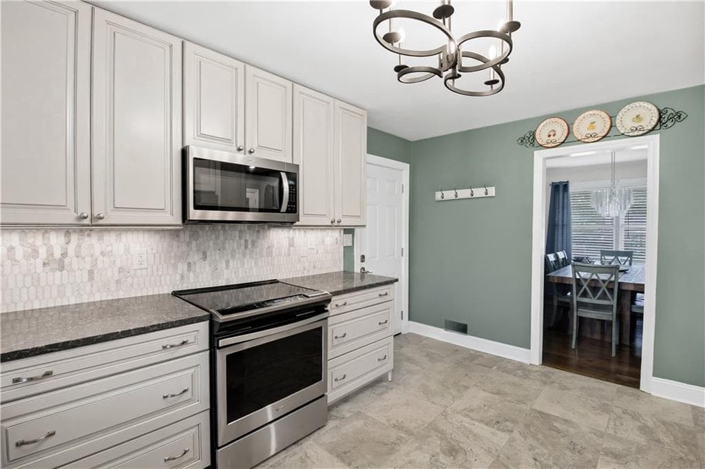 3 bedroom, 2 bathroom, 2,139 sq ft single family residence for sale at 1507 Knollwood Terrace, Decatur, GA 30033 — photo 7