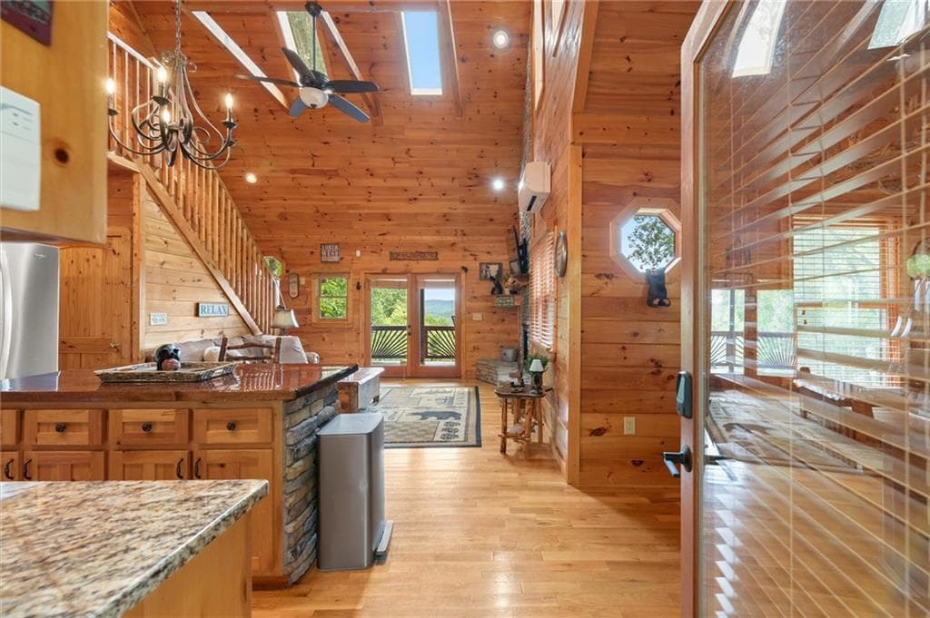 4 bedroom, 3 bathroom, 2,400 sq ft single family residence for sale at 98 Aries Lane, Blue Ridge, GA 30513 — photo 4