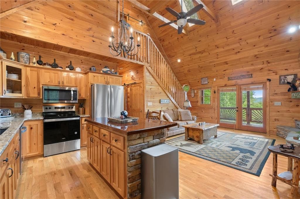 4 bedroom, 3 bathroom, 2,400 sq ft single family residence for sale at 98 Aries Lane, Blue Ridge, GA 30513 — photo 5