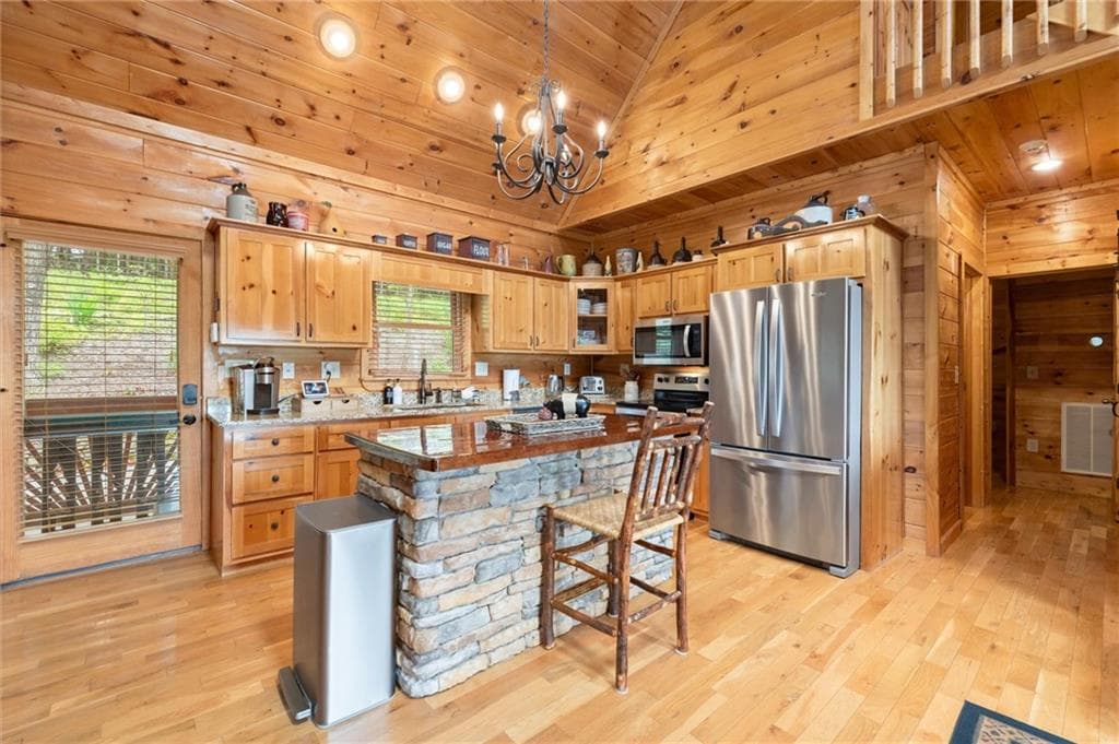 4 bedroom, 3 bathroom, 2,400 sq ft single family residence for sale at 98 Aries Lane, Blue Ridge, GA 30513 — photo 7