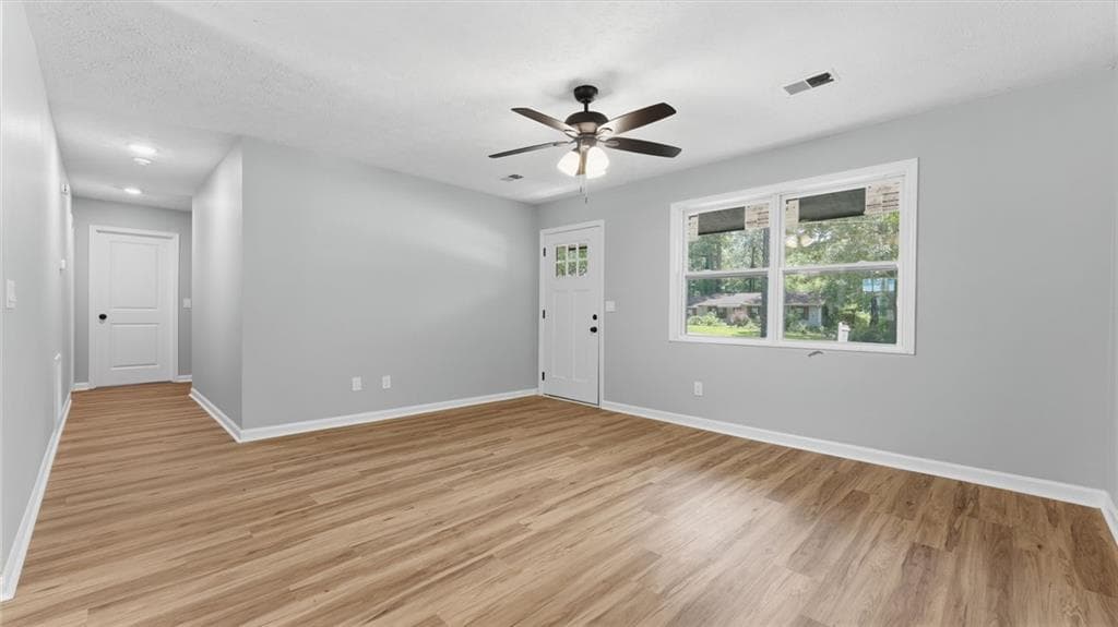 3 bedroom, 1 bathroom, 1,008 sq ft single family residence under contract at 4211 Dustin Drive, Acworth, GA 30101 — photo 3
