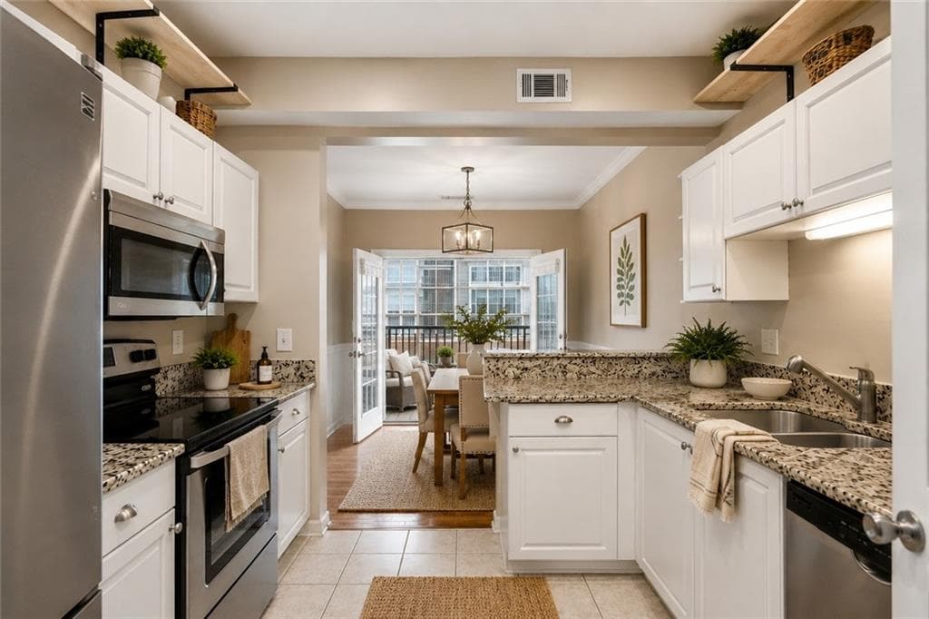 2 bedroom, 3 bathroom, 1,620 sq ft condominium for sale at 1006 Vinings Forest Lane BLDG #10, Smyrna, GA 30080 — photo 6